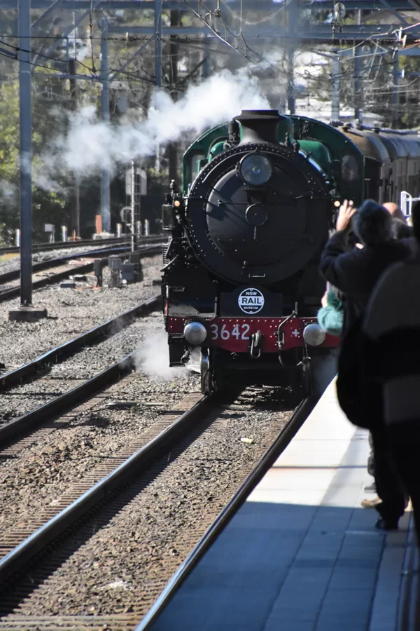 The 3642 arrives at Penrth